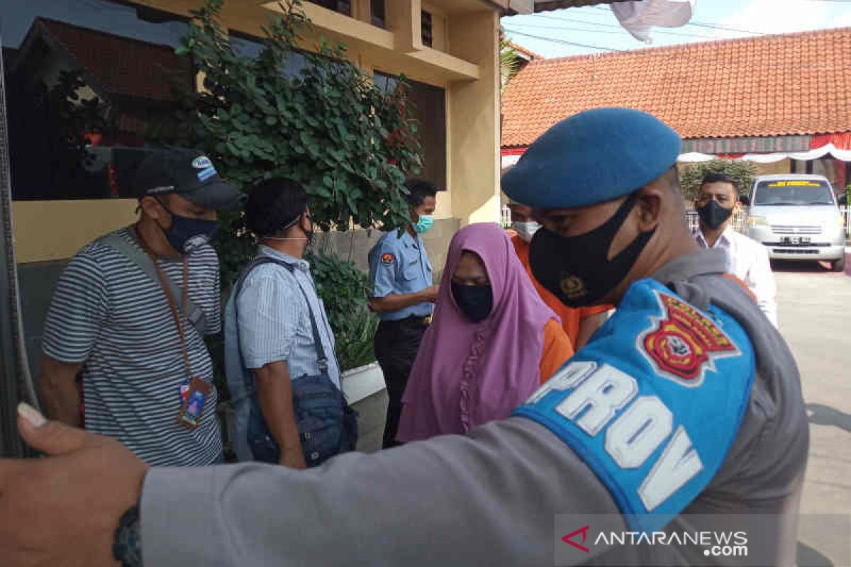 Edarkan obat tenpa ijin, seorang wanita asal Jakarta ditangkap