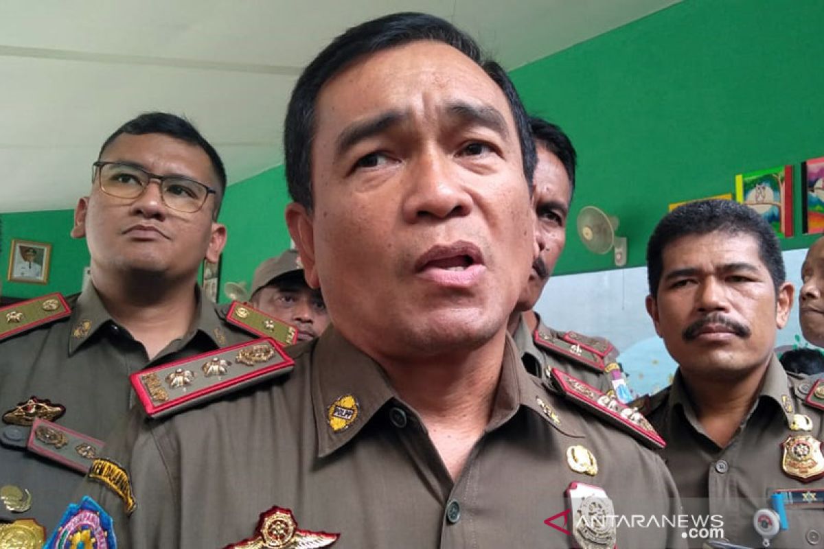 Satpol PP tutup 16 perkantoran di Jakarta Barat selama PPKM