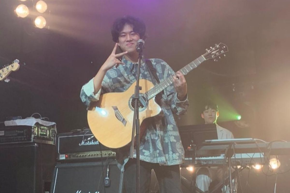 Lee Mu-jin sukses puncaki tangga lagu streaming lewat lagu 'Traffic Light'