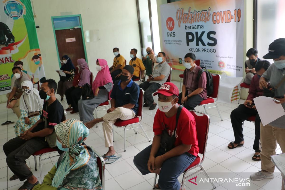 DPD PKS-Dinkes Kulon Progo menyelenggarakan vaksinasi massal