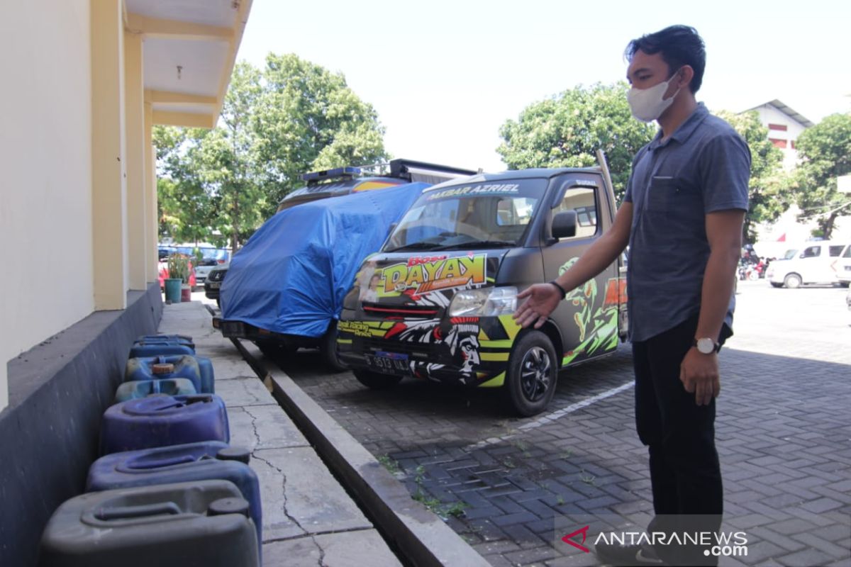 Proyek pemerataan tanah, Polres Situbondo amankan pemasok dan pengguna BBM bersubsidi