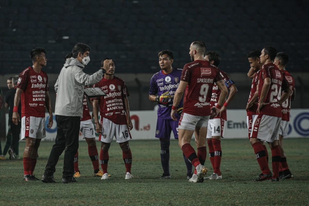 Pelatih Teco terus motivasi pemain Bali United atas mundurnya Liga 1