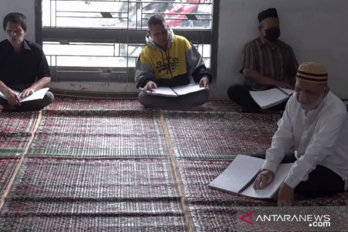 Tunanetra Medan tadarus Al Quran peringati Tahun Baru 1443 H