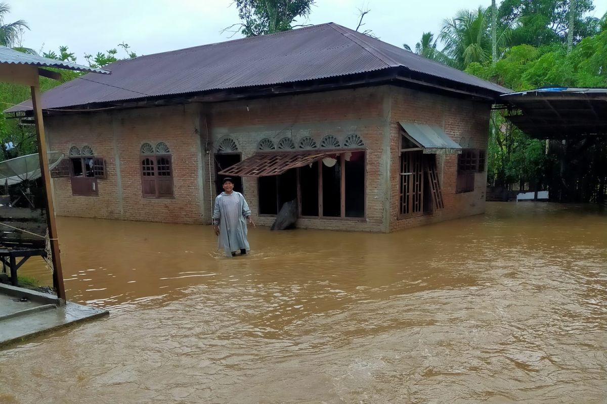 3.115  warga di dua Kecamatan di Aceh Jaya mengungsi akibat banjir