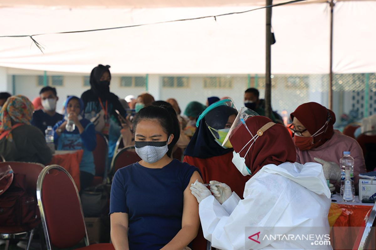 Serbuan vaksinasi massal digelar di 67 lokasi Surabaya 12-14 Agustus