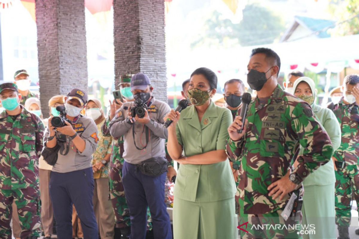 Kasad dan istri bagikan multivitamin bagi nakes RST  di Balikpapan