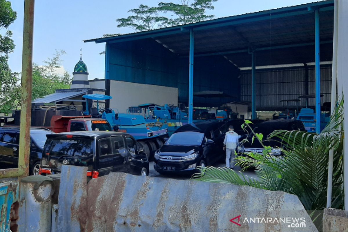 KPK datangi sebuah pabrik pengolahan aspal di Purbalingga