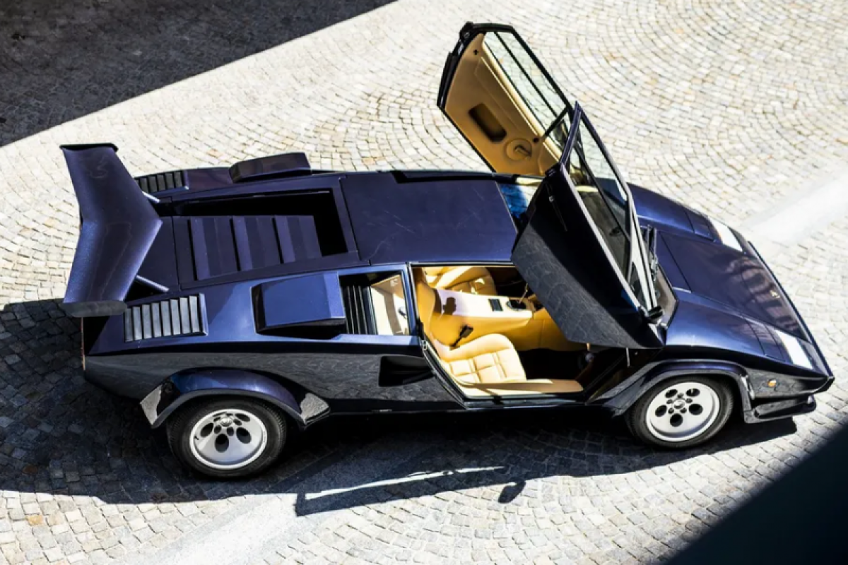 Lamborghini Countach 2022 ditarik karena masalah kap mesin