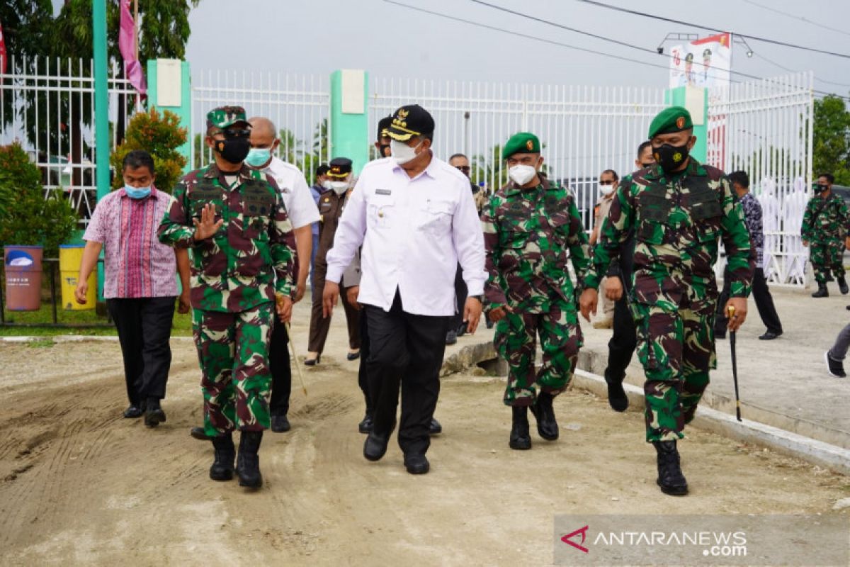 Pangdam I/BB tinjau pelaksanaan serbuan vaksinasi TNI di Solok