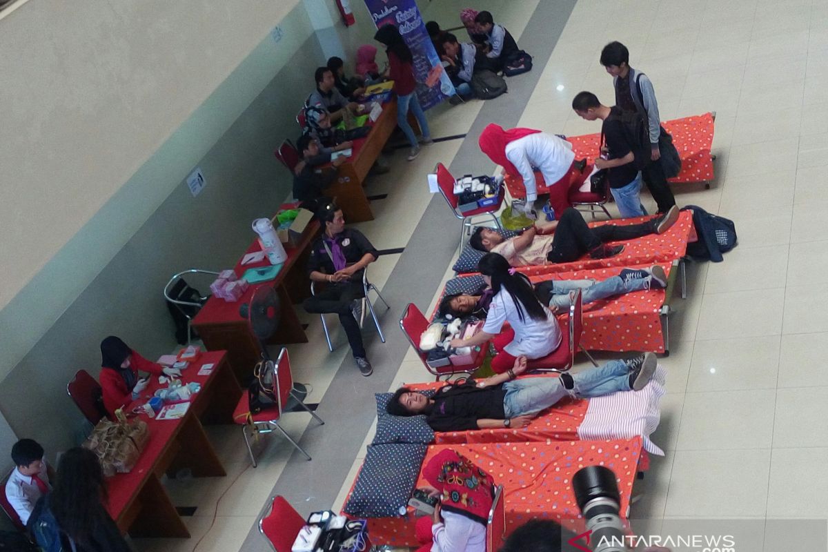 Kebutuhan darah di Palembang meningkat  2.000 kantong per bulan