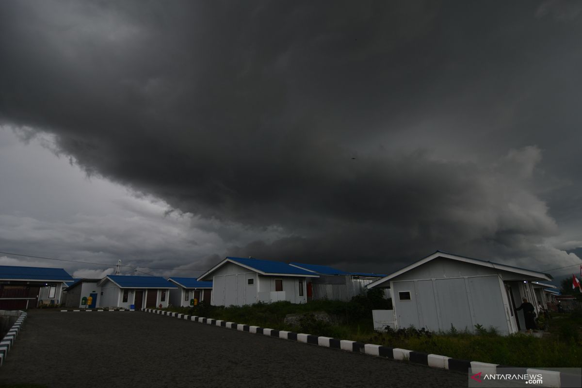 BMKG issues warning of extreme weather in parts of Indonesia