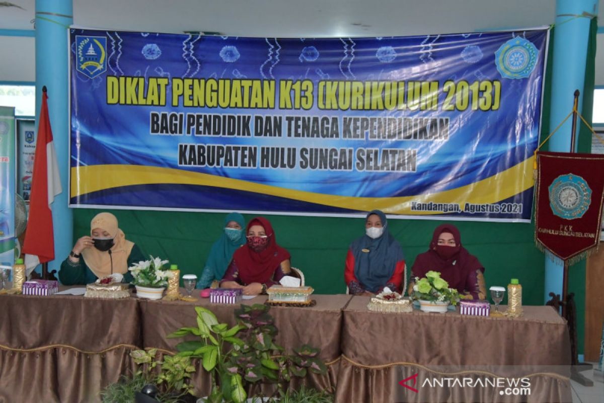 Bunda PAUD HSS buka diklat penguatan Kurikulum 2013