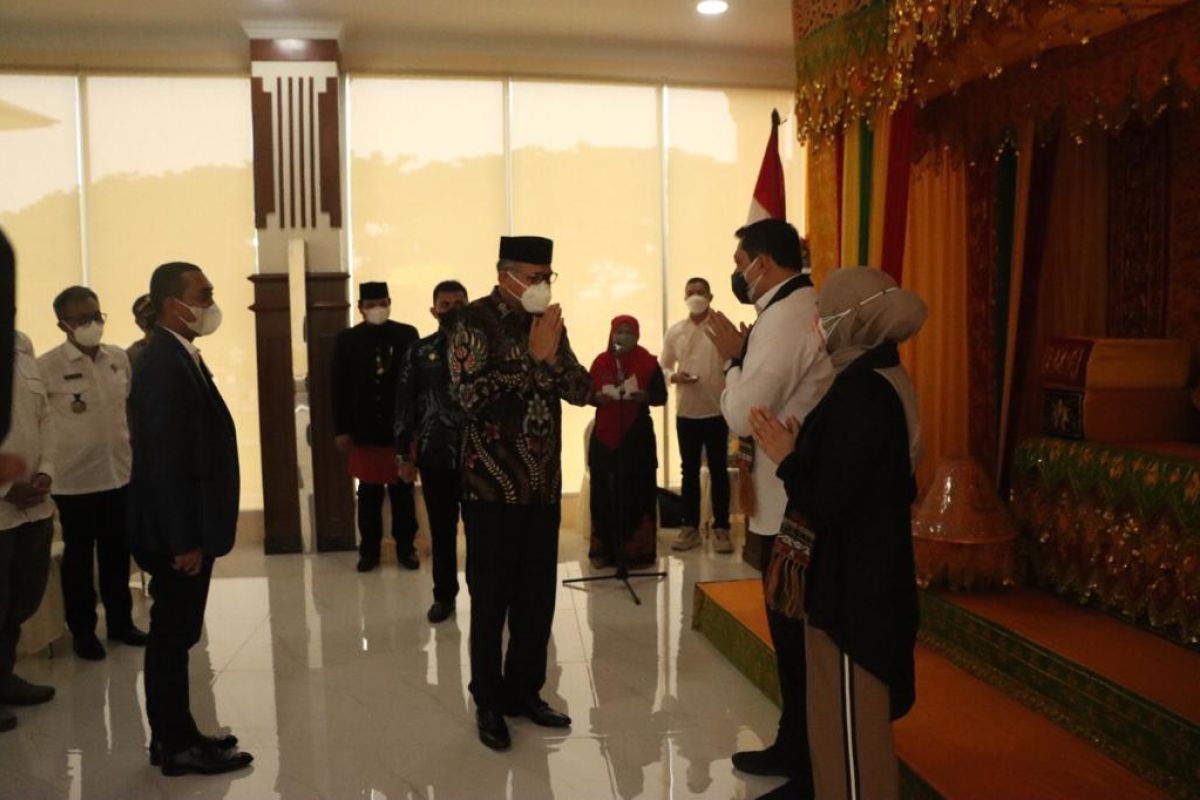 Gubernur Sambut Kapolda Aceh di Bandara SIM