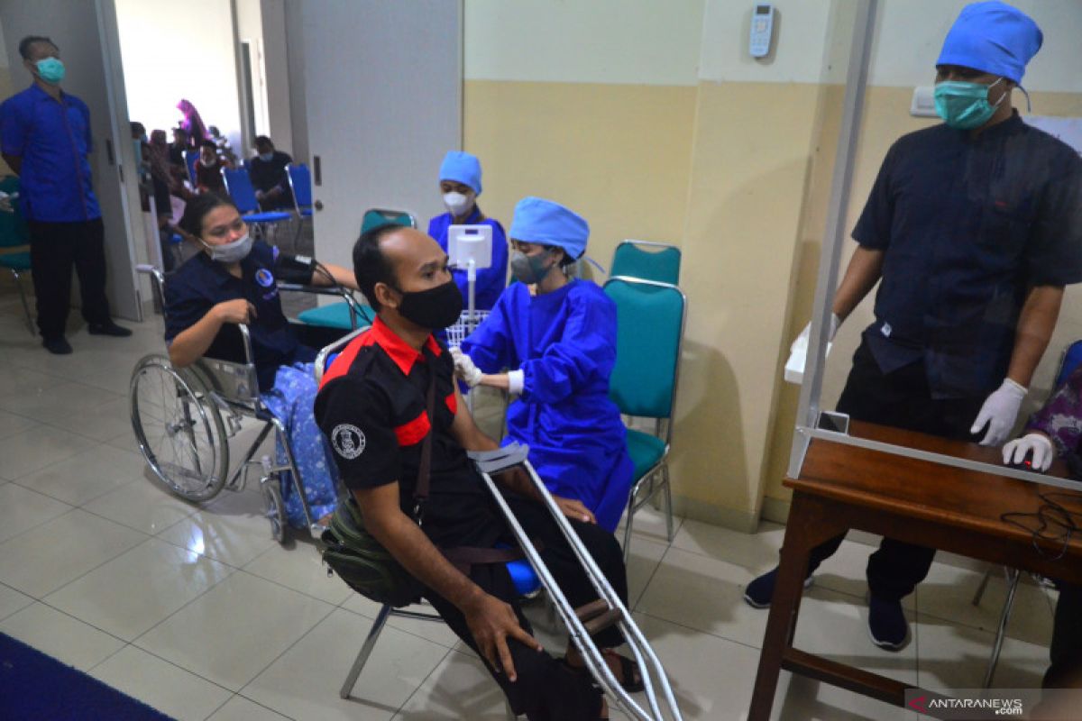 Polres Kolaka gelar vaksinasi bagi penyandang disabilitas