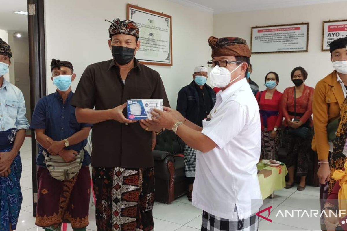 Pemprov Bali bagikan 175.000 masker bagi pedagang-pengelola pasar