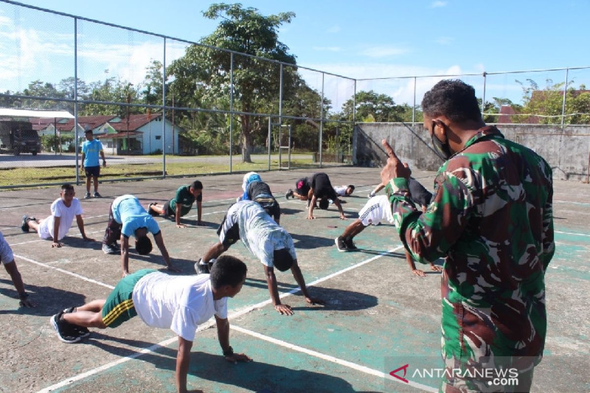 Kodim Mimika bina fisik 123 calon bintara PK TNI AD