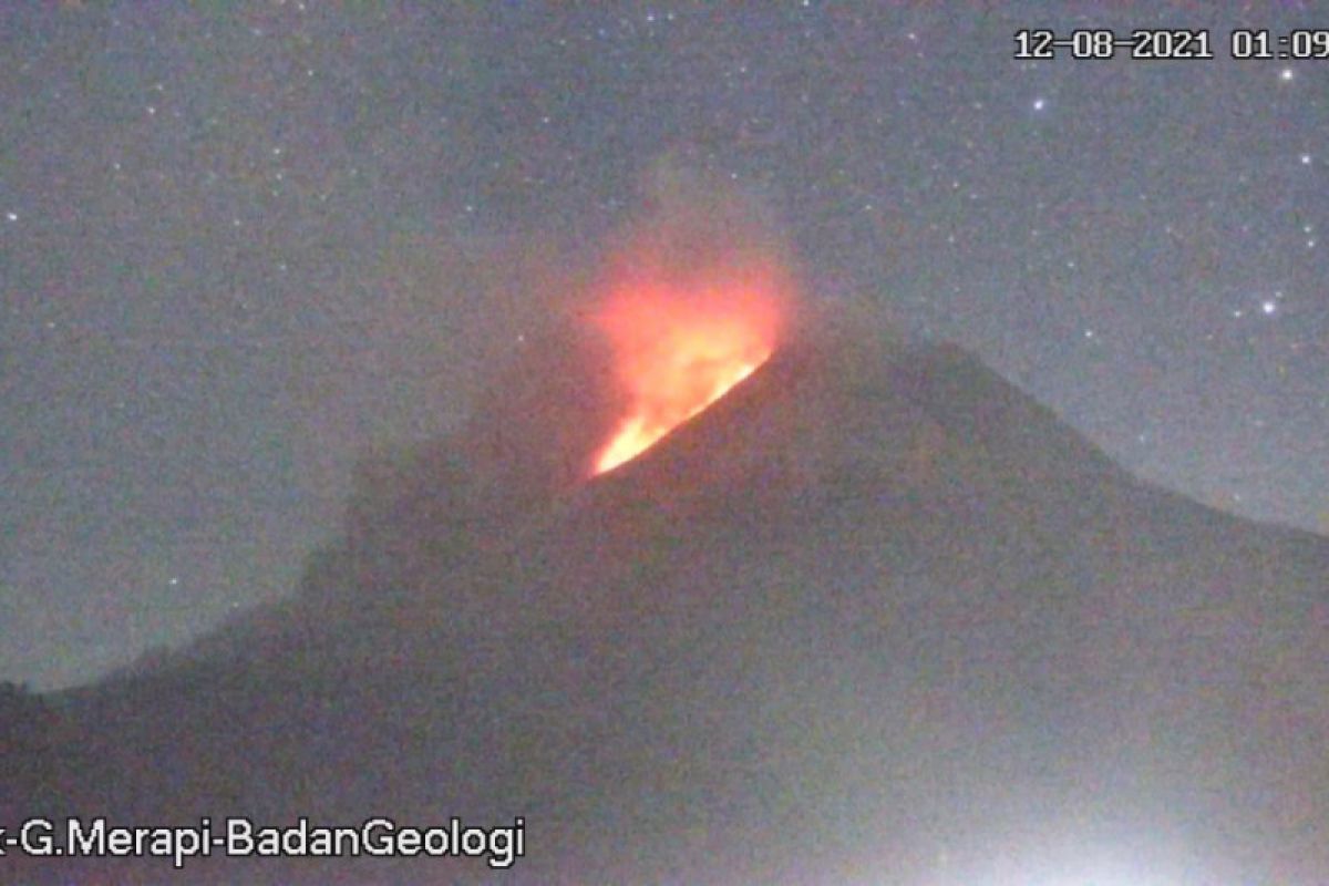 Merapi luncurkan awan panas  4 kali hingga 3 km