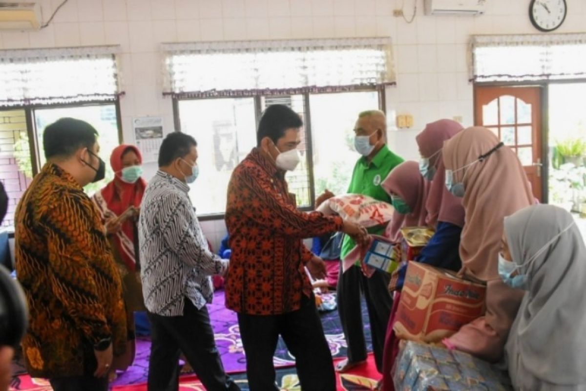 Pemkot Tebing Tinggi berikan bantuan ke panti asuhan dan jompo