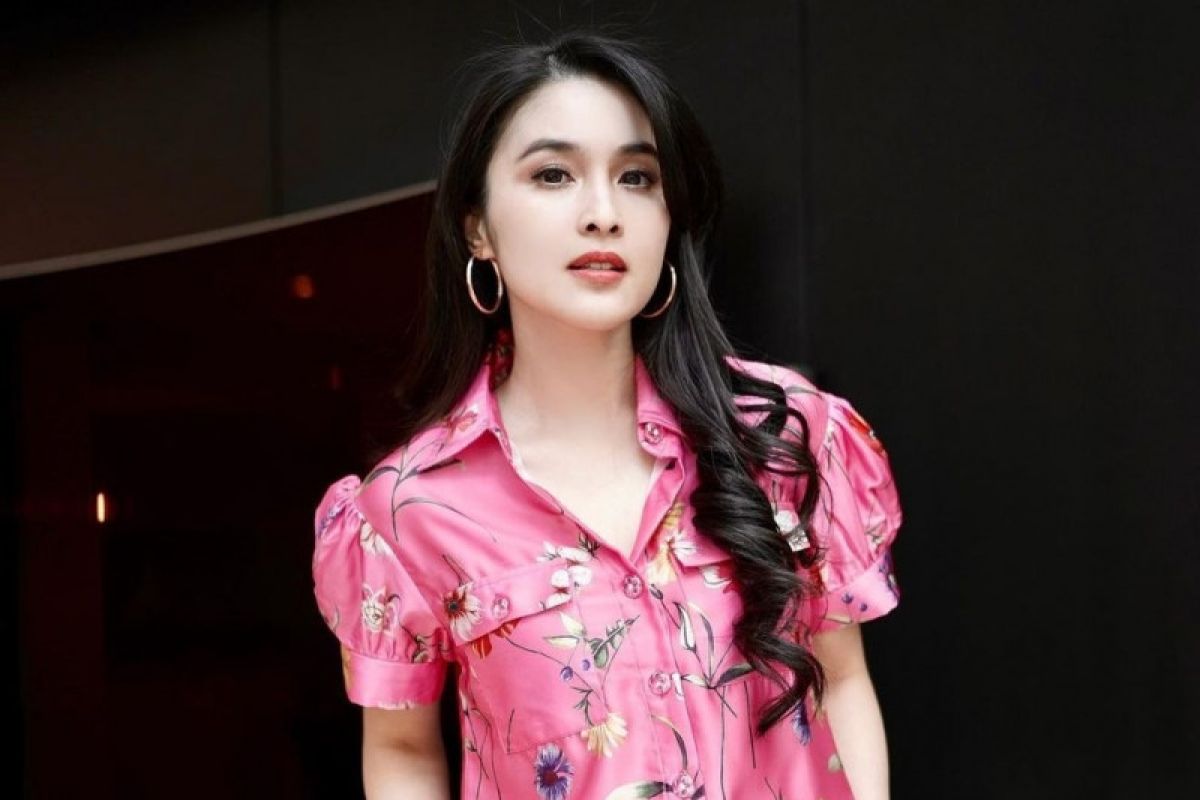 Cara Sandra Dewi atasi stres urus keluarga