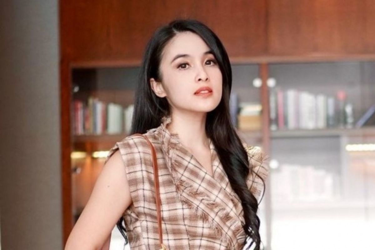 Sandra Dewi berusaha pikat suami setiap hari