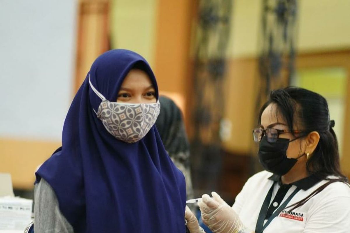 TNI dan Semen Tonasa gelar Serbuan Vaksinasi COVID-19 di Pangkep