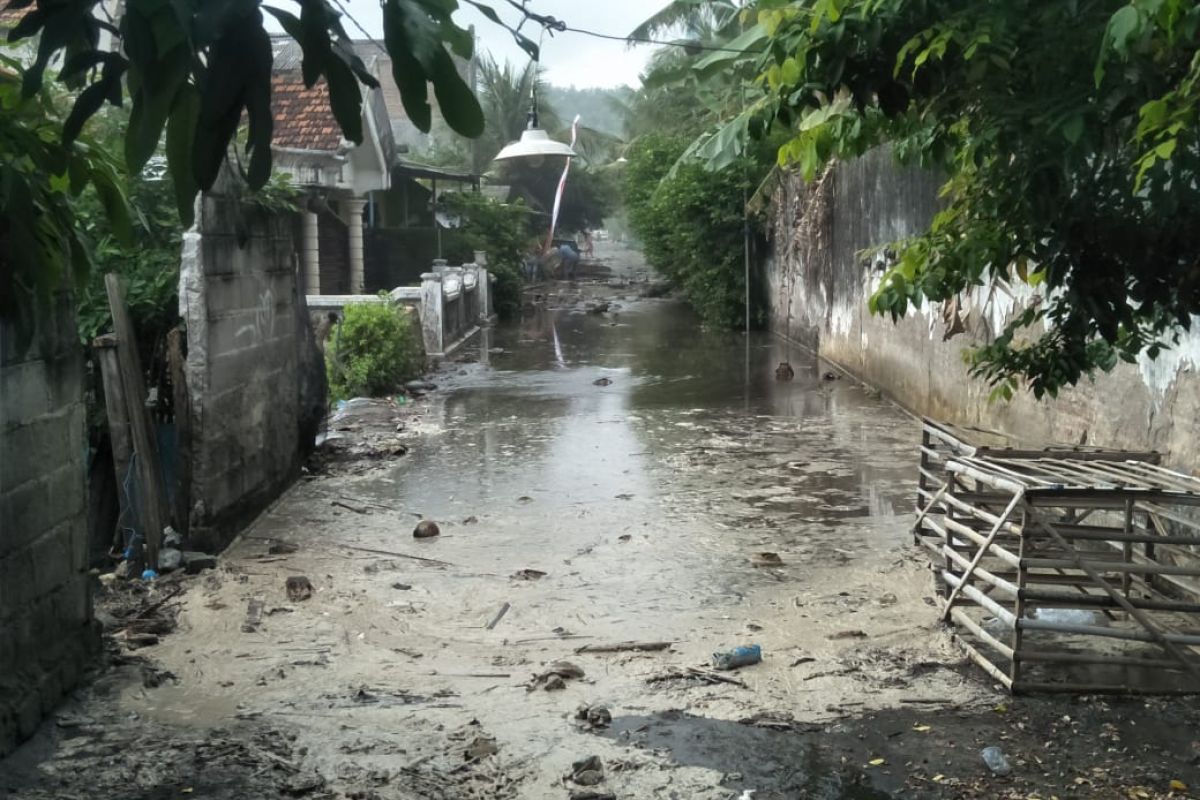 Banjir rob landa pantai selatan Tulungagung hingga Pacitan