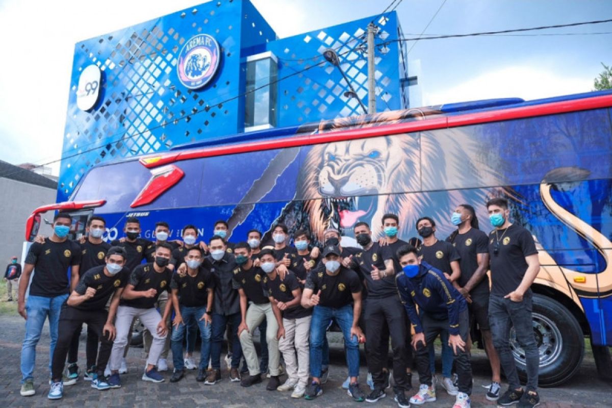 Bus milik Arema FC dirusak oleh sekelompok orang