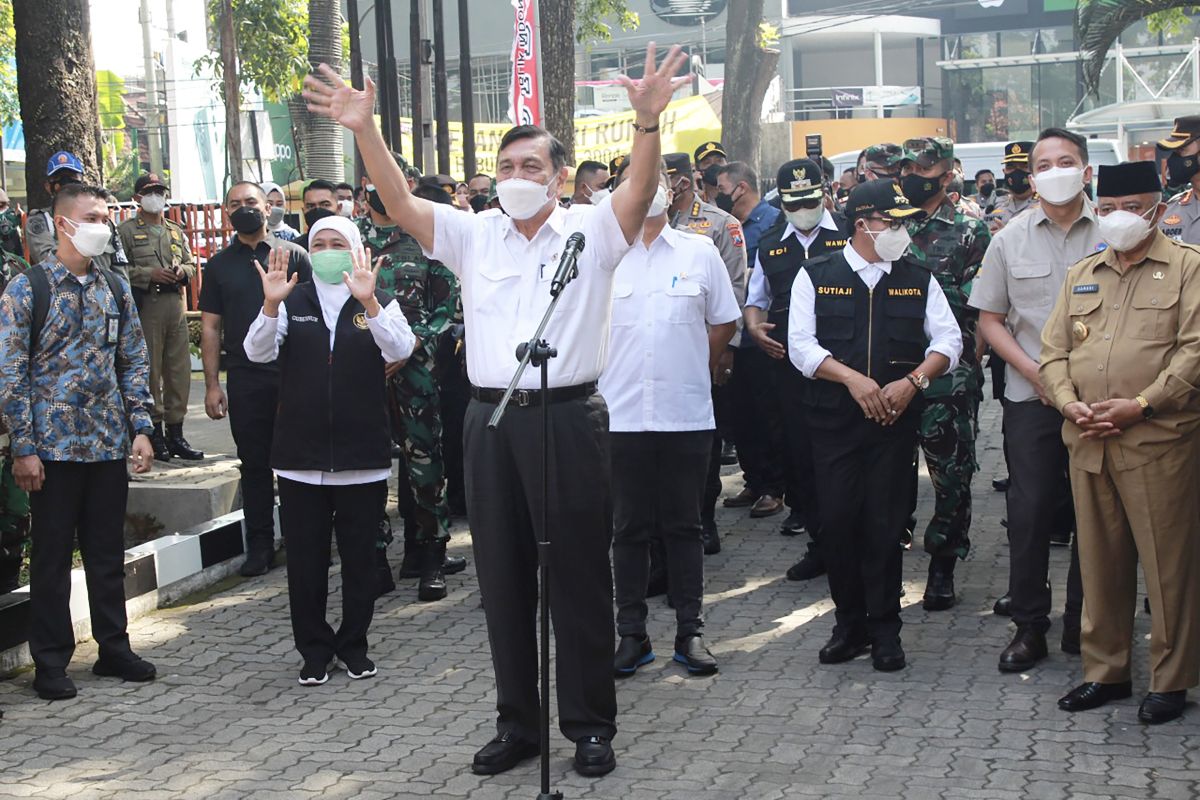 Menko Luhut minta pasien COVID-19 jalani isolasi terpusat