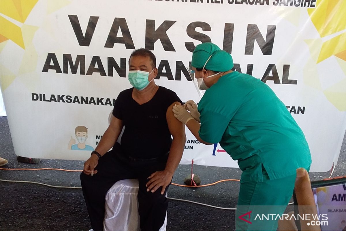 Tim vaksinator di Sangihe layani vaksinasi dosis dua  di setiap kampung