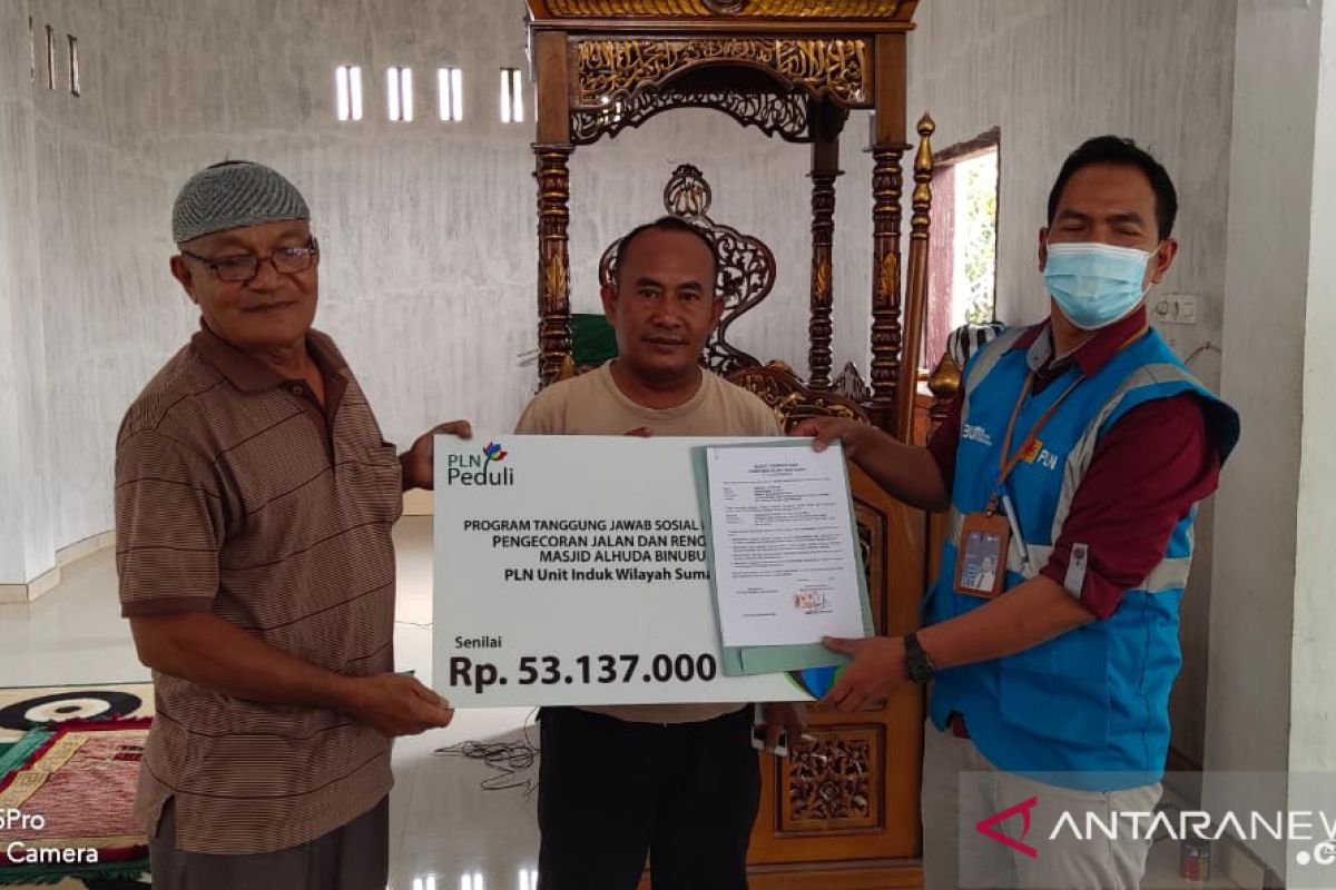 Peduli lingkungan, PLN salurkan CSR di Pasaman dan Agam