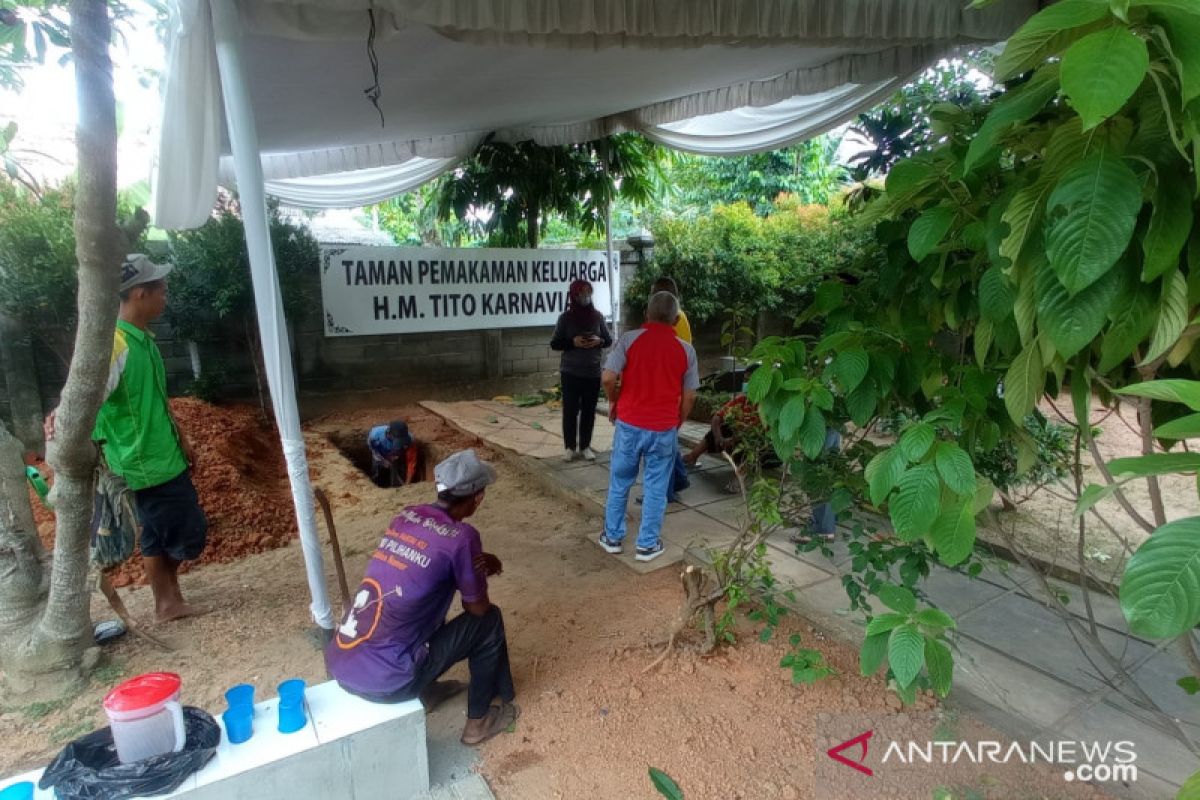 Ibunda Mendagri Tito Karnavian dimakamkan di TPU Kebun Bunga Palembang