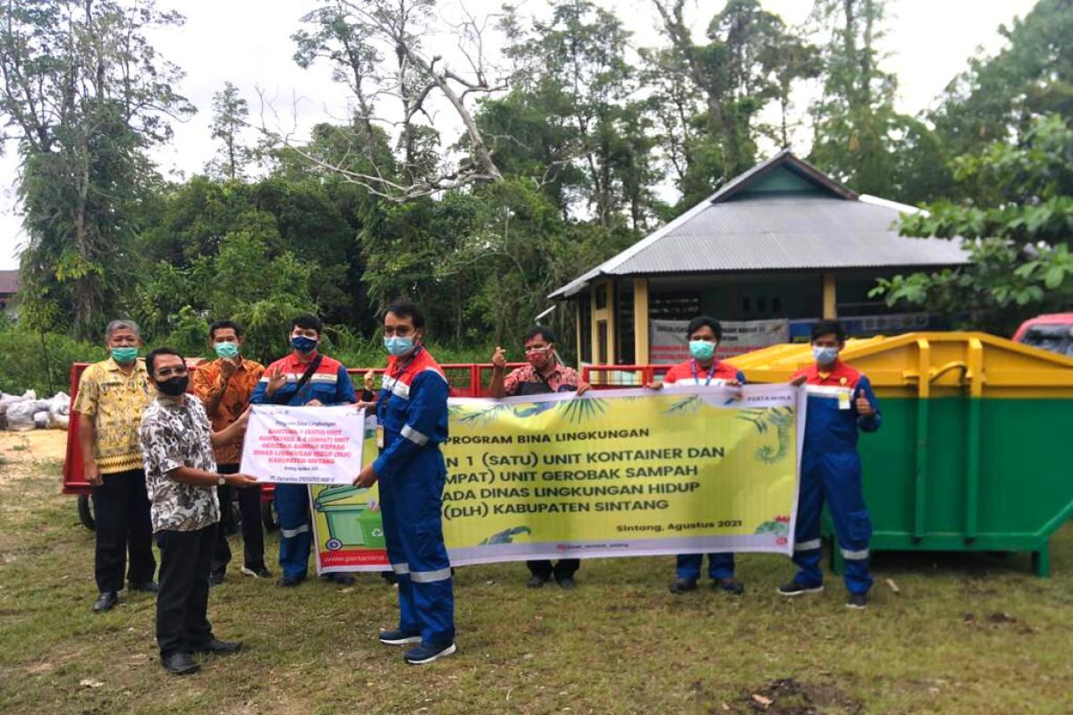 Pertamina berikan bantuan sarana kebersihan DLH Sintang