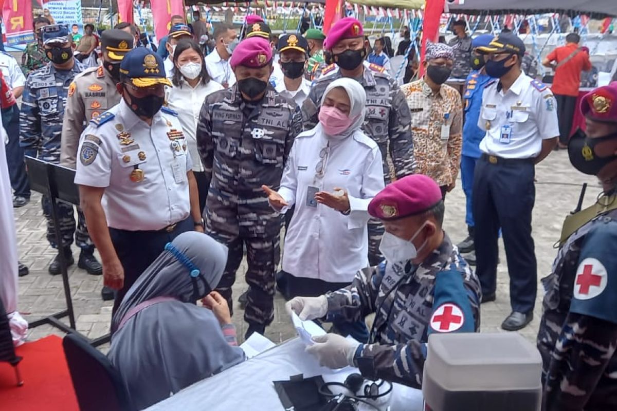 ASDP dukung vaksinasi massal di Banyuwangi dan Bakauheni