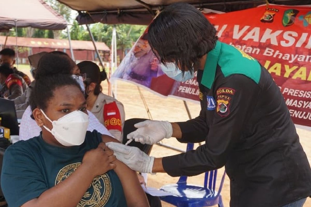 Vaksinator COVID-19: Banyak warga Jayapura masih takut divaksinasi