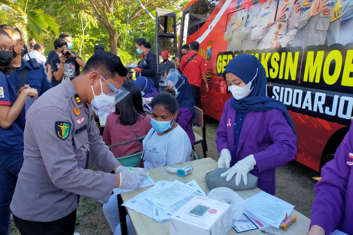 Di Sidoarjo ada kawasan kuliner tertib vaksin