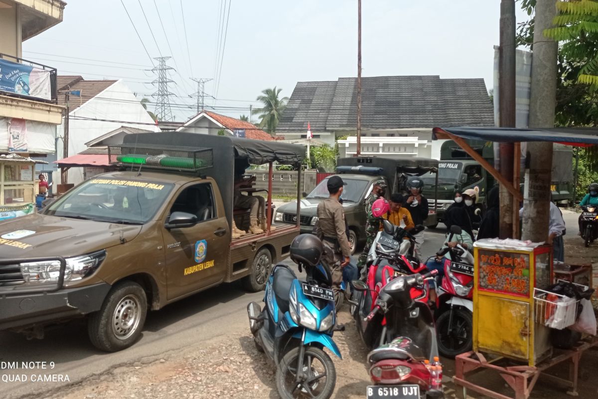 Petugas PPKM di Kabupaten Lebak gelar operasi masker