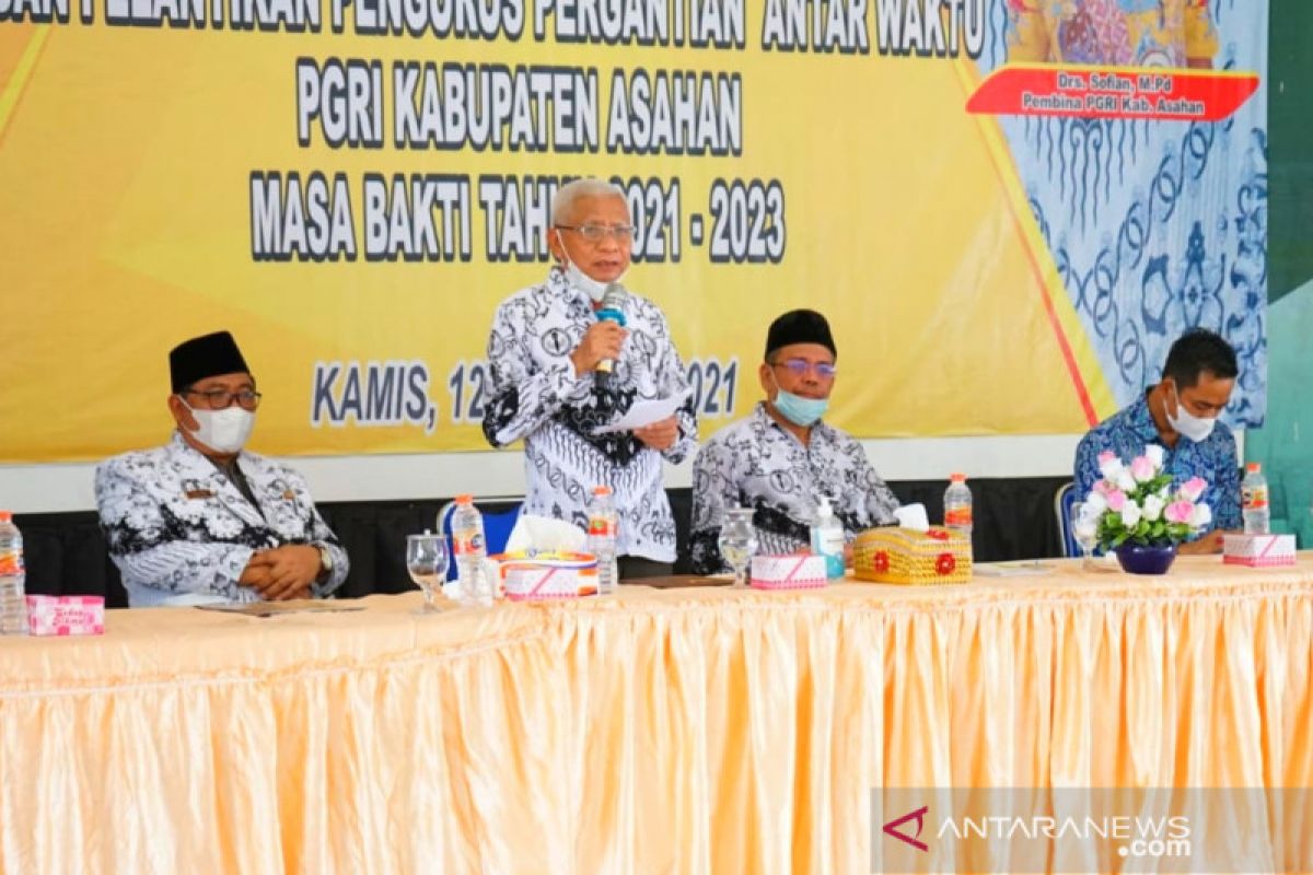 Pimpin PGRI Kabupaten Asahan, Sofian ajak pendidik ikuti perkembangan zaman