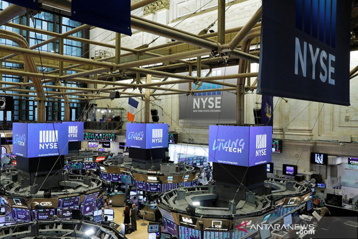 Wall Street Jumat pagi berakhir lebih tinggi