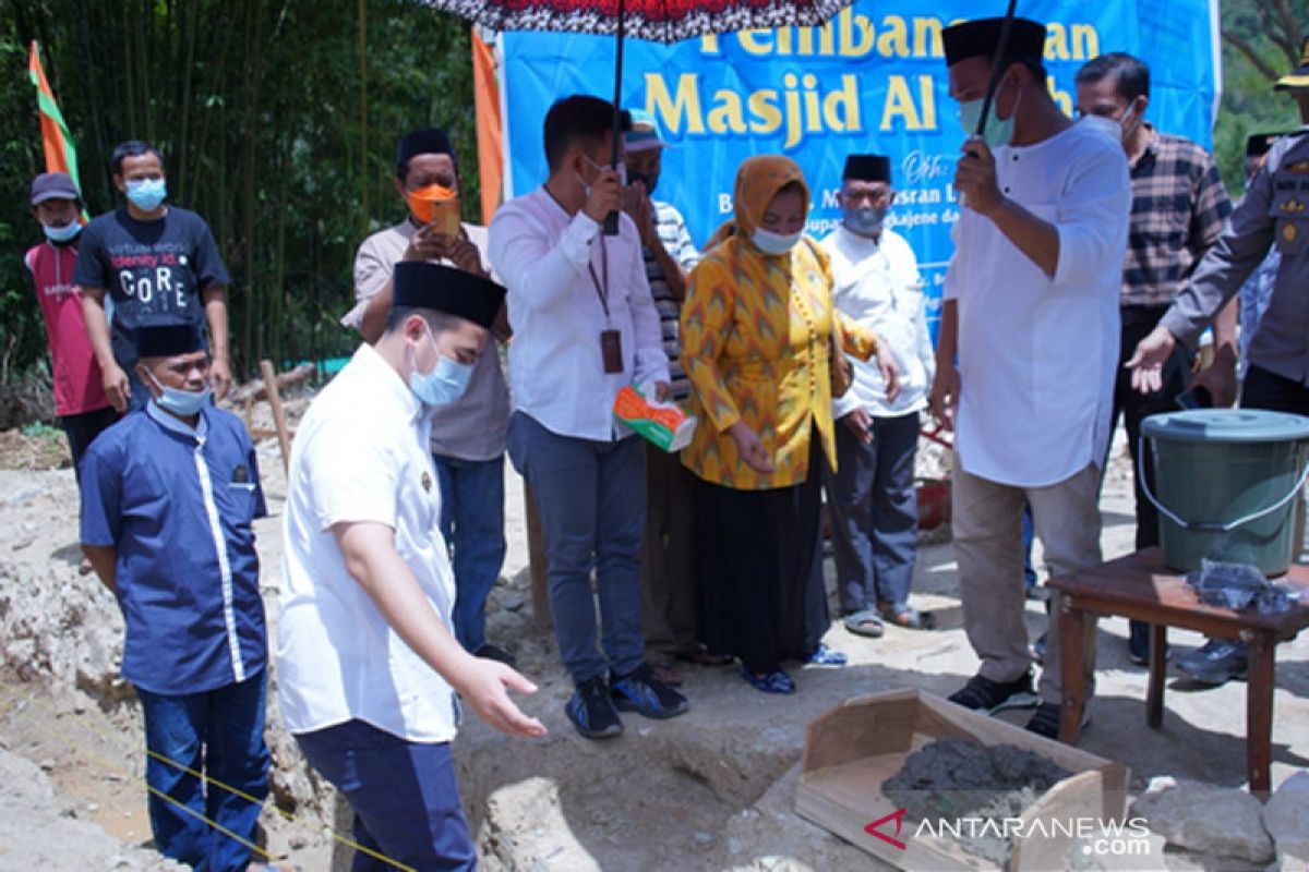 Bupati Pangkep "groundbreaking" Masjid Al-Ikhlas di Bungoro