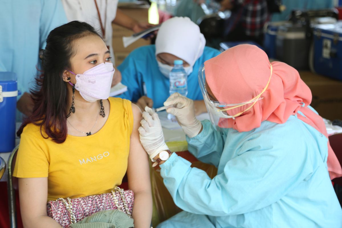 Pemkot Surabaya kirim nakes bantu percepatan vaksinasi ke wilayah aglomerasi