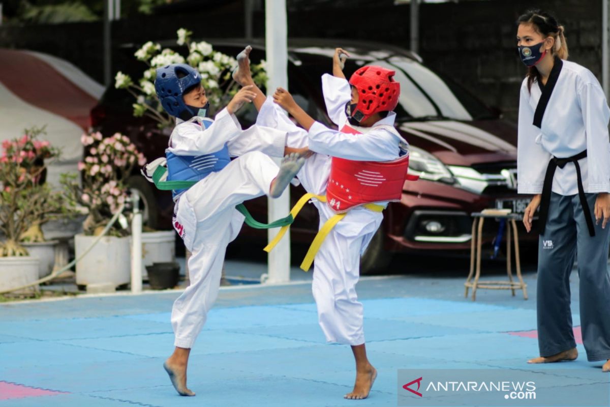 Atlet taekwondo Probolinggo boyong tujuh medali emas Bandung International E-Poomsae Tournament