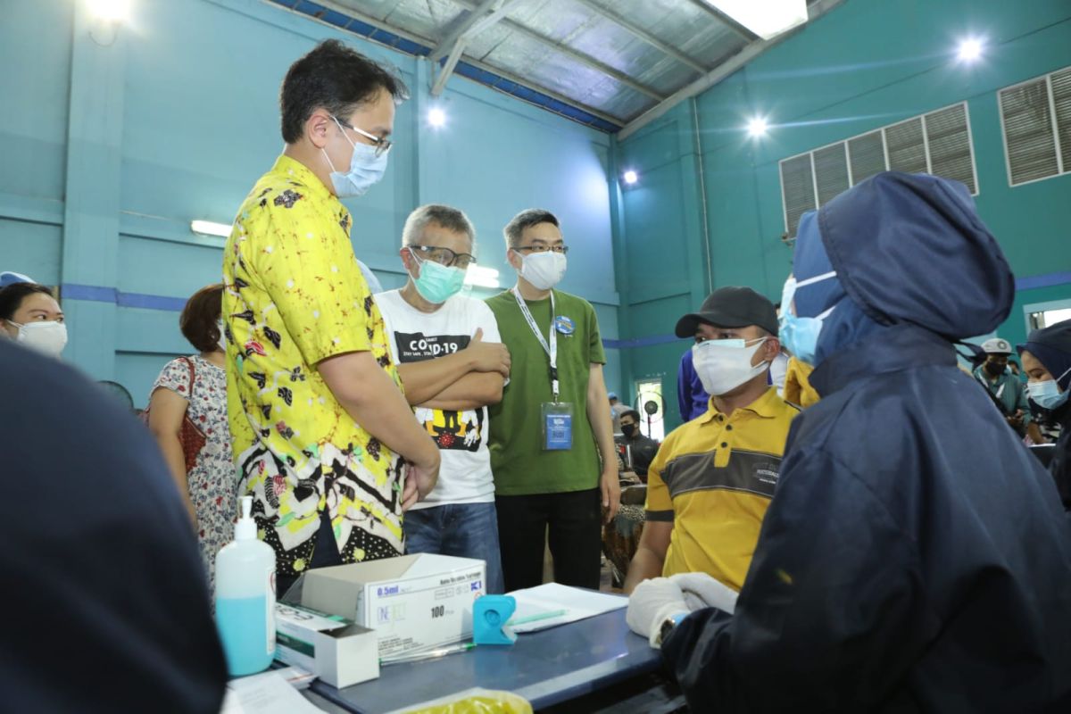 Kemenkop gandeng asosiasi dan swasta gelar vaksinasi UMKM