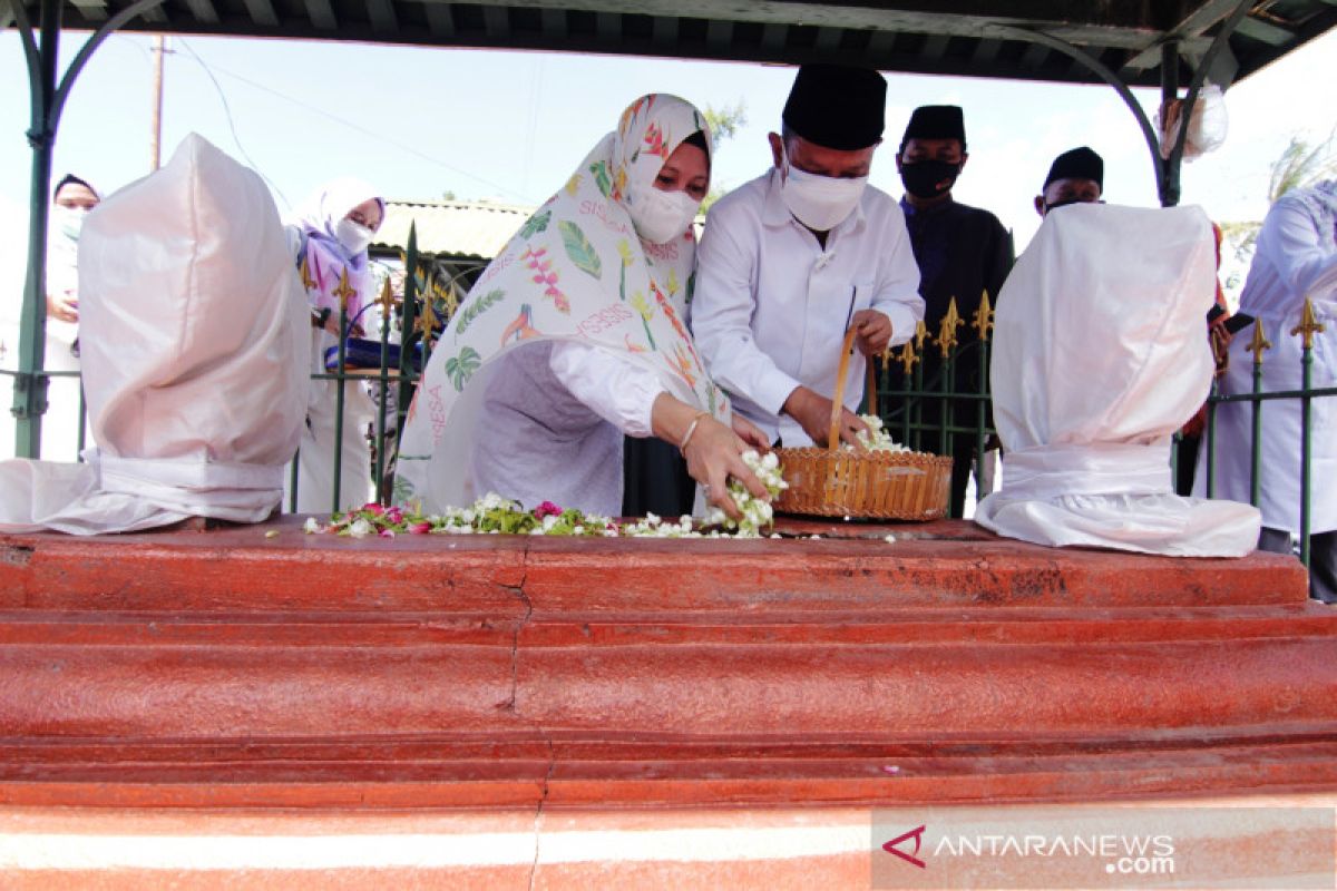 Harjakasi Ke-203, Forkopimda Situbondo ziarah makam tokoh dan pahlawan nasional