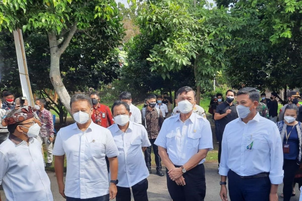 Tiga Menteri pastikan kelancaran vaksinasi BPJAMSOSTEK di Denpasar