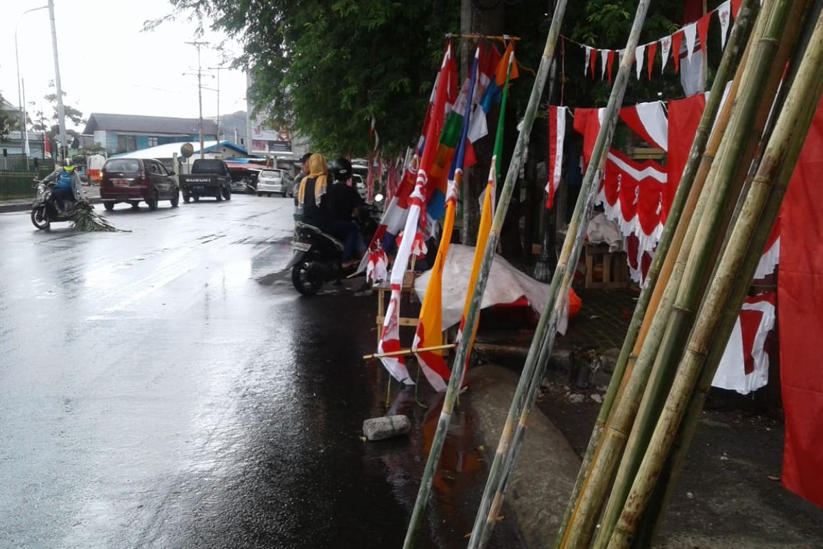 Pedagang musiman di Ternate raup keuntungan jelang HUT Proklamasi, gairahkan perekonomian