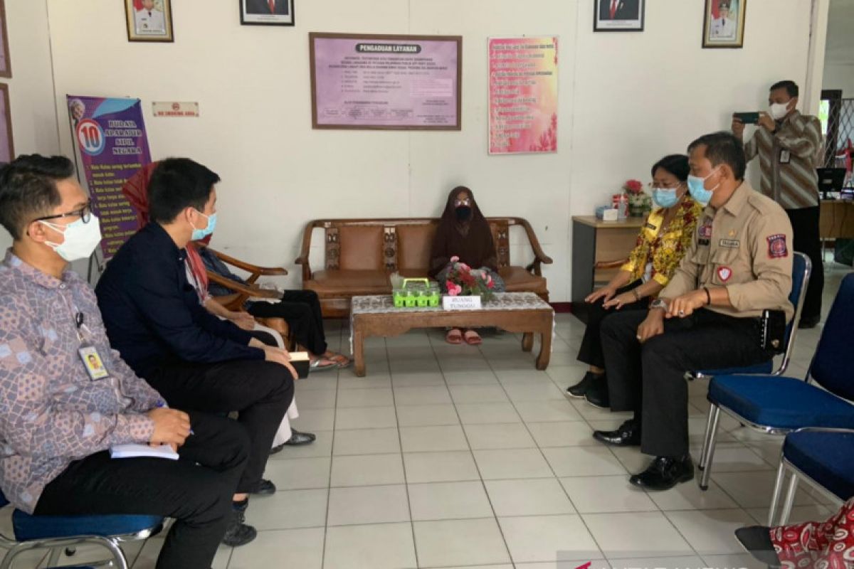 Tim monitoring dan evaluasi KSP salurkan bansos di Kalimantan Barat