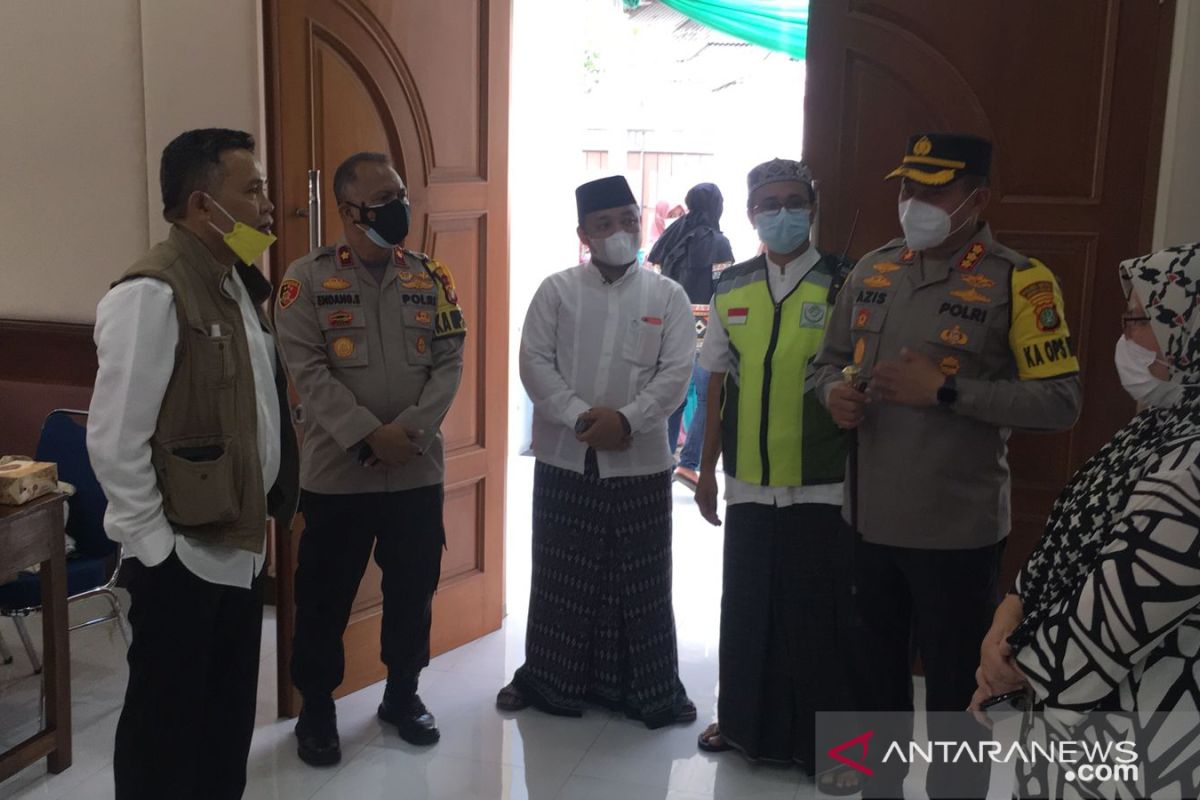 Polsek Jagakarsa tempel stiker bagi pasien isolasi mandiri