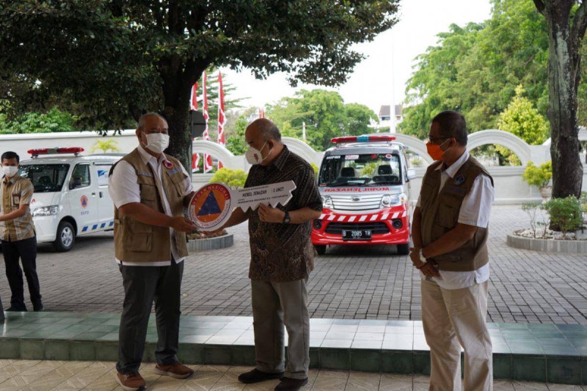 DIY apresiasi bantuan ambulans dan mobil jenazah COVID-19