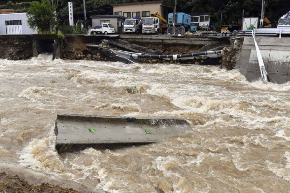 Banjir dan longsor landa Jepang