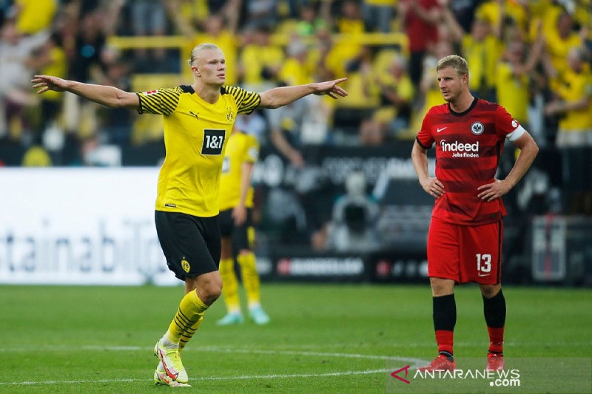 Dortmund buka musim dengan memenangi laga hujan tujuh gol kontra Frankfurt